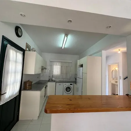 Villa New Cozy Near The Beaches In The Magnificent Gardens Of Regina With Swimming Pools! Paphos