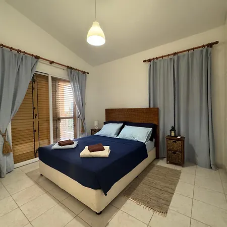 New Cozy Near The Beaches In The Magnificent Gardens Of Regina With Swimming Pools!