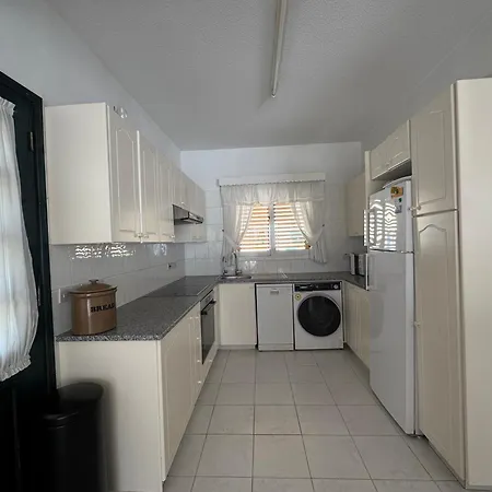 New Cozy Near The Beaches In The Magnificent Gardens Of Regina With Swimming Pools!