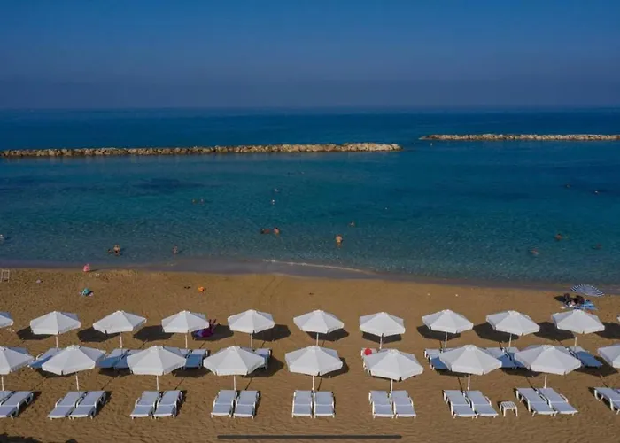 New Cozy Near The Beaches In The Magnificent Gardens Of Regina With Swimming Pools! *