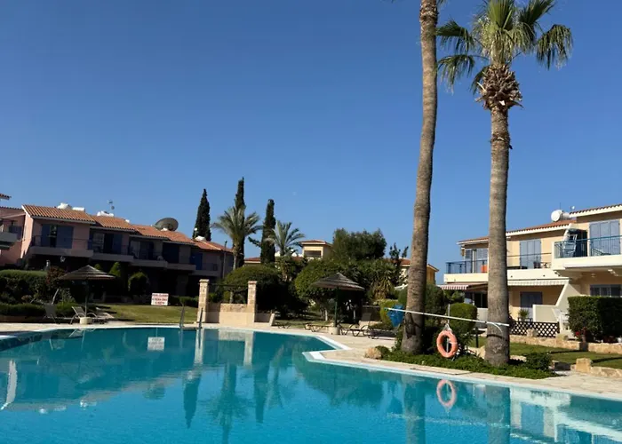 New Cozy Near The Beaches In The Magnificent Gardens Of Regina With Swimming Pools! *