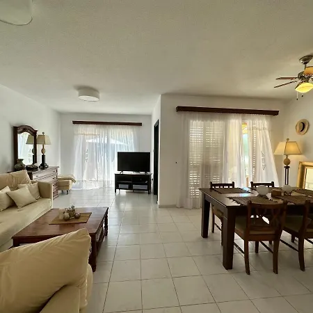 New Cozy Near The Beaches In The Magnificent Gardens Of Regina With Swimming Pools!