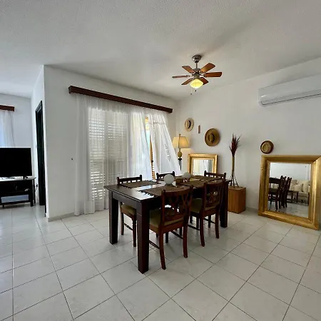 New Cozy Near The Beaches In The Magnificent Gardens Of Regina With Swimming Pools! *