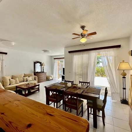Βίλα New Cozy Near The Beaches In The Magnificent Gardens Of Regina With Swimming Pools! *