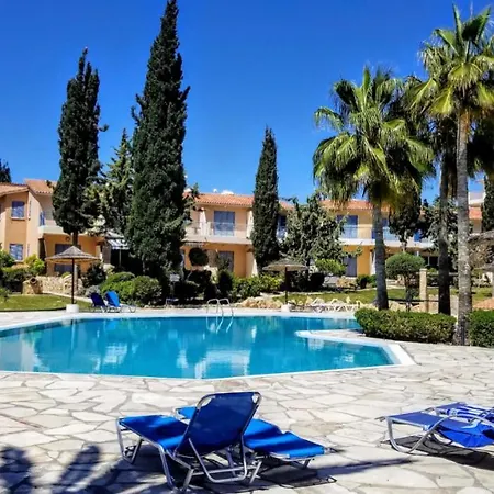 New Cozy Near The Beaches In The Magnificent Gardens Of Regina With Swimming Pools!