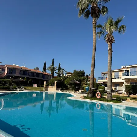 New Cozy Near The Beaches In The Magnificent Gardens Of Regina With Swimming Pools! *