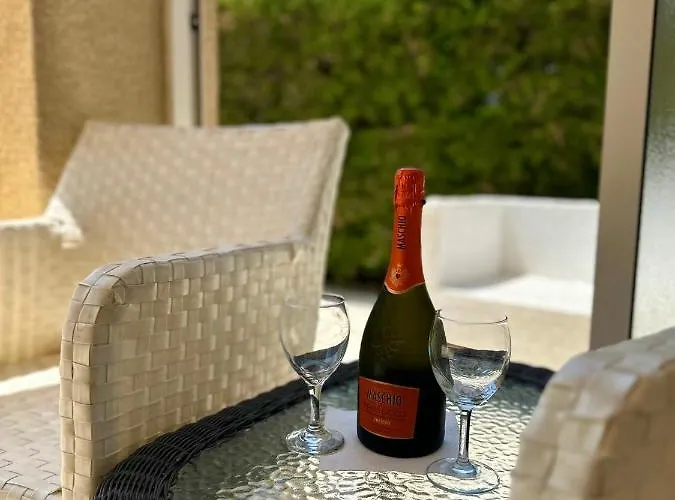 New Cozy Near The Beaches In The Magnificent Gardens Of Regina With Swimming Pools!