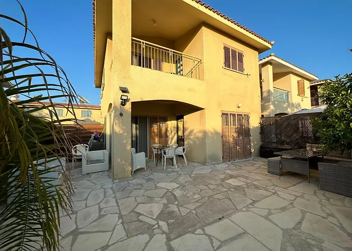 New Cozy Near The Beaches In The Magnificent Gardens Of Regina With Swimming Pools! *