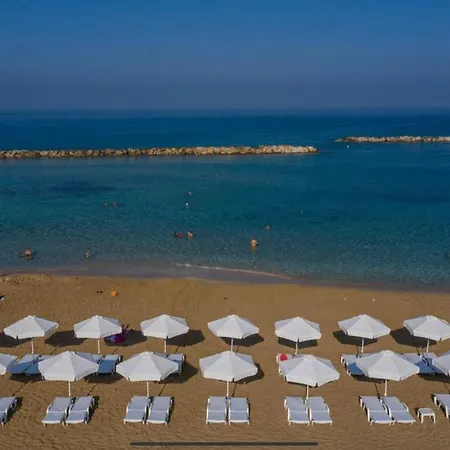 New Cozy Near The Beaches In The Magnificent Gardens Of Regina With Swimming Pools! *